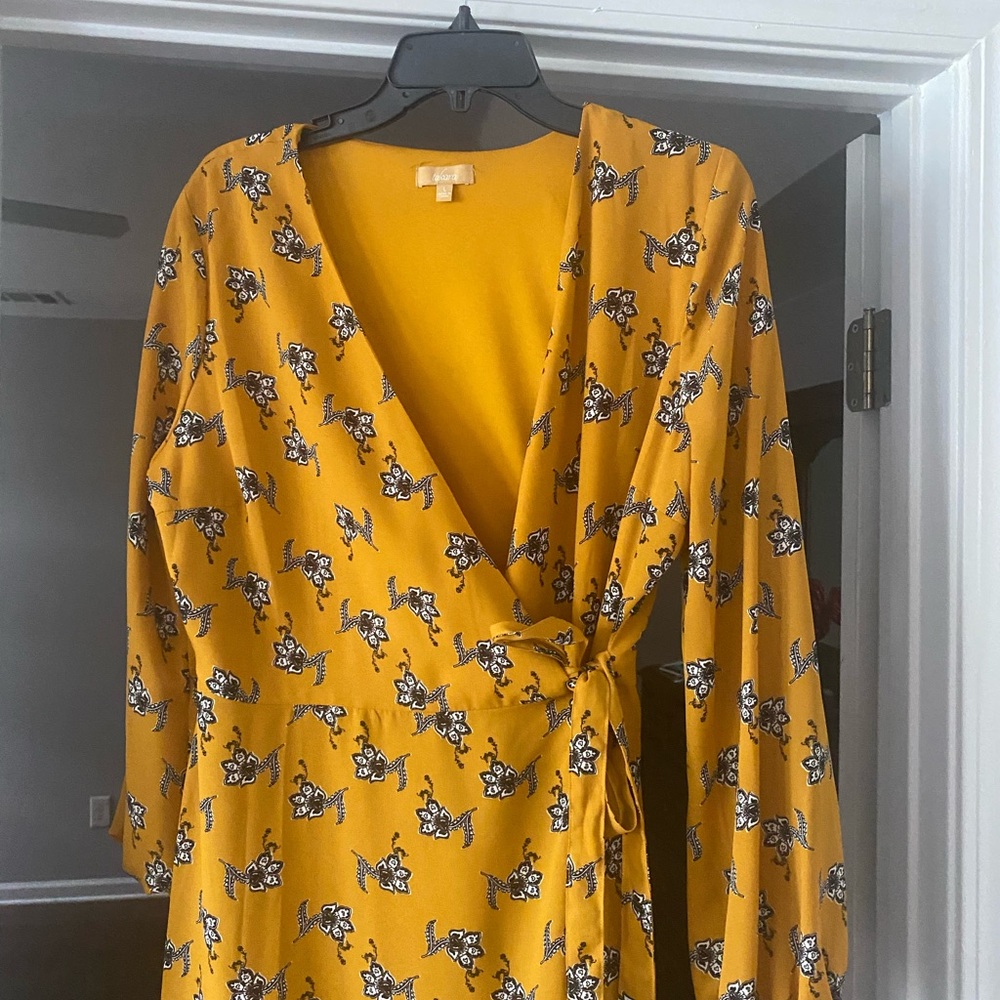 Dress - Picture 2 of 3